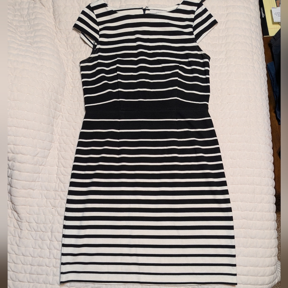 LOFT Black & White Striped Cap-Sleeve Sheath Dress Super Soft Material